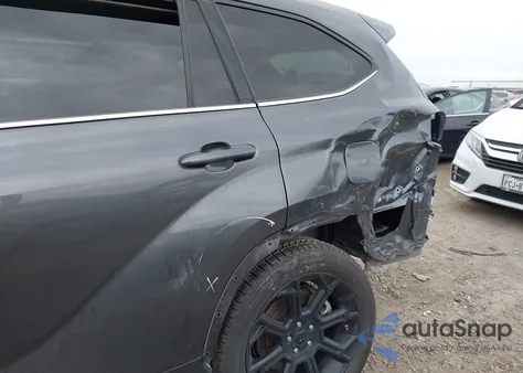 2022 Toyota Highlander L z USA, uszkodzony, nr VIN 5TDCZRAH5NS117041